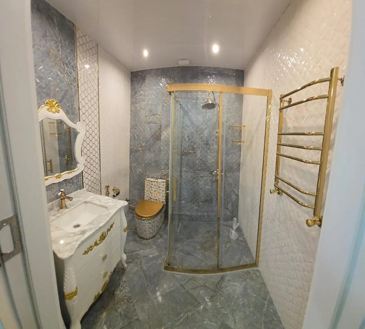 Trendy Renovated Downtown Gem Apartment Baku