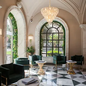 Promenade Hotel